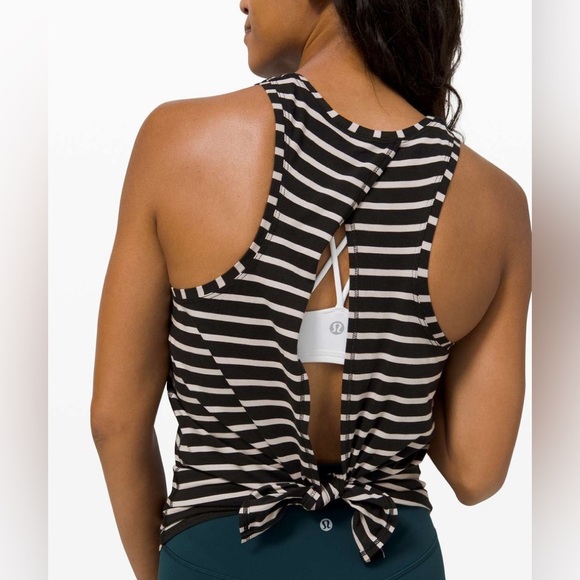Lululemon All Tied Up Tank Size 4 🖤🩶 - Picture 2 of 10